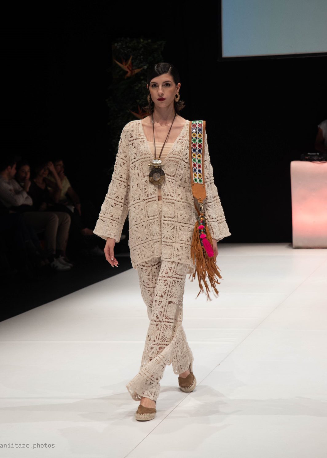 Pantalón de Crochet Beige – Estilo Boho