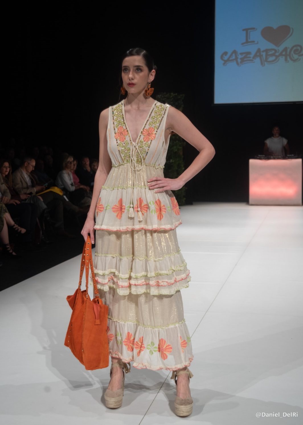 Vestido Largo bordado flores y Lentejuelas