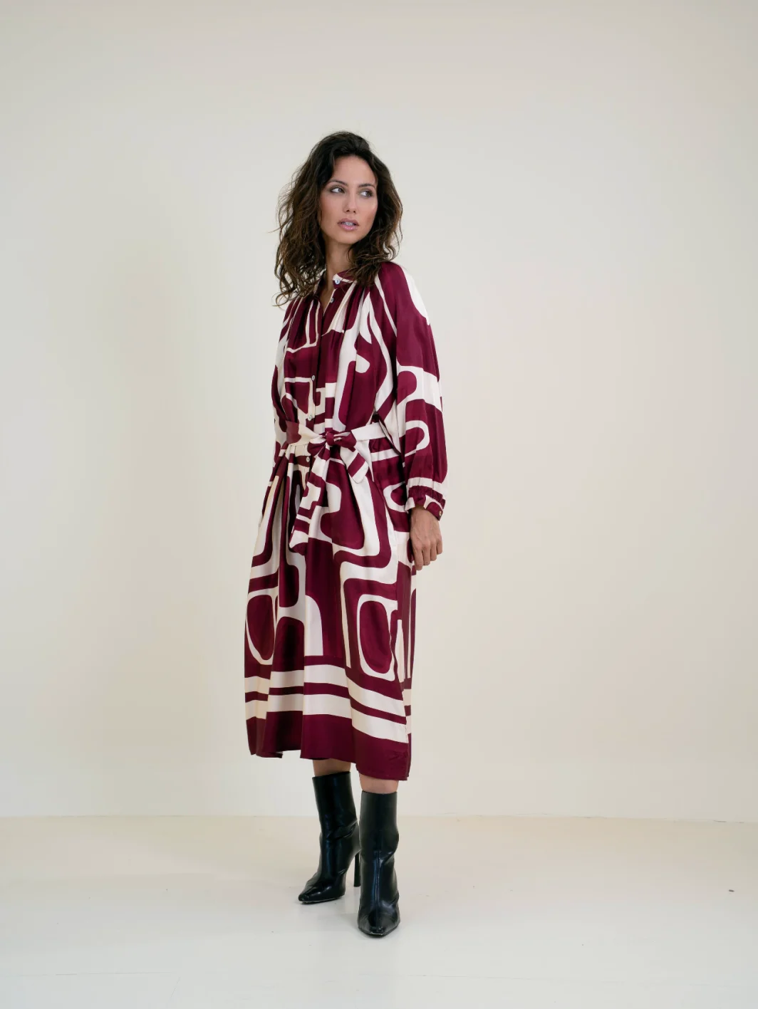 Vestido camisero estampado burdeos talla única con cinturón - Imagen 2