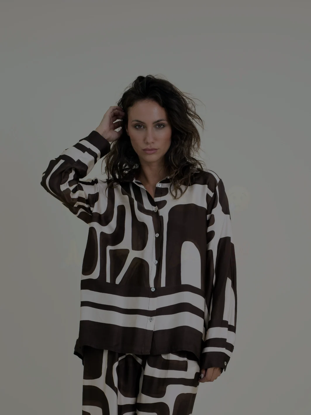 Conjunto Pantalón y Camisa Estampado Geométrico - Imagen 3
