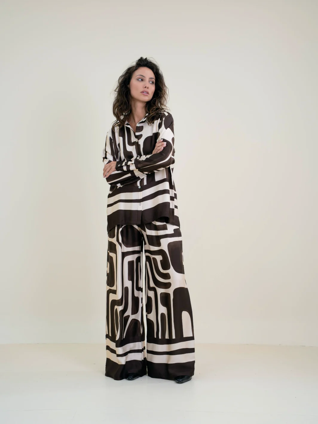 Conjunto Pantalón y Camisa Estampado Geométrico - Imagen 2