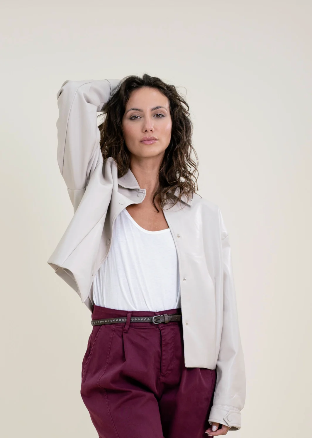 Pantalón Granate con Cinturón