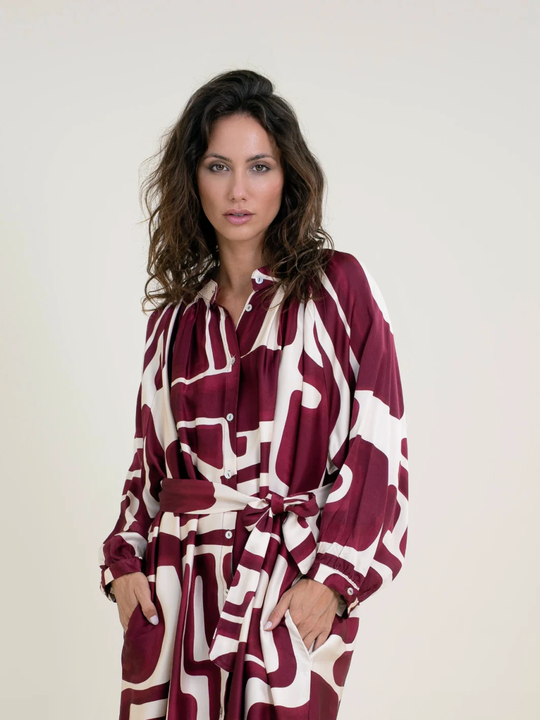 Vestido camisero estampado burdeos talla única con cinturón - Imagen 3