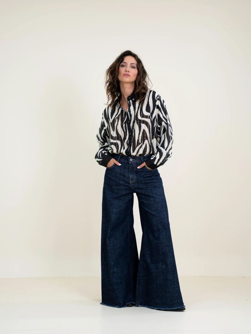 Camisa Estampada Con Bordado en hilo Dorado